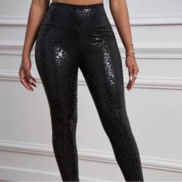 leopard print leggings size M - Picture 8 of 16